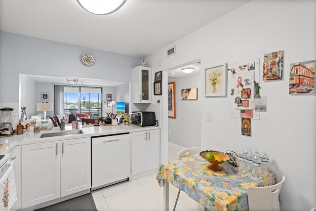 1001 Colony Point Circle, Pembroke Pines, FL 33026