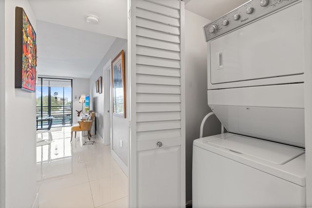 1001 Colony Point Circle, Pembroke Pines, FL 33026