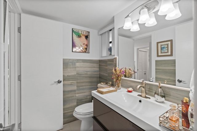 1001 Colony Point Circle, Pembroke Pines, FL 33026