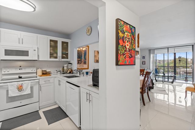 1001 Colony Point Circle, Pembroke Pines, FL 33026