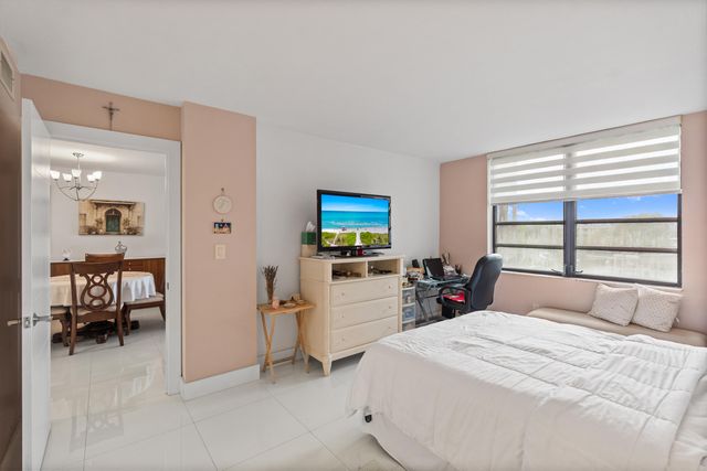 1001 Colony Point Circle, Pembroke Pines, FL 33026