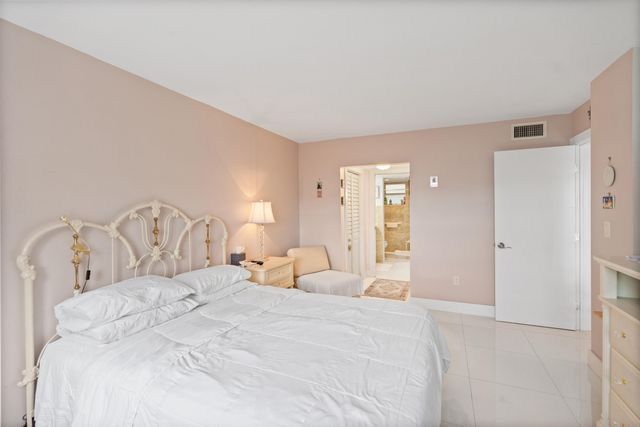 1001 Colony Point Circle, Pembroke Pines, FL 33026