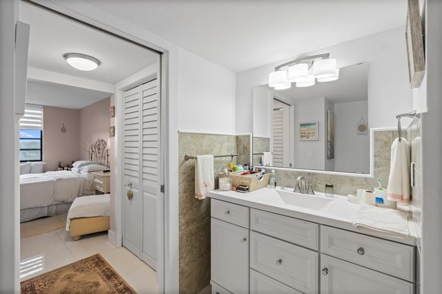 1001 Colony Point Circle, Pembroke Pines, FL 33026