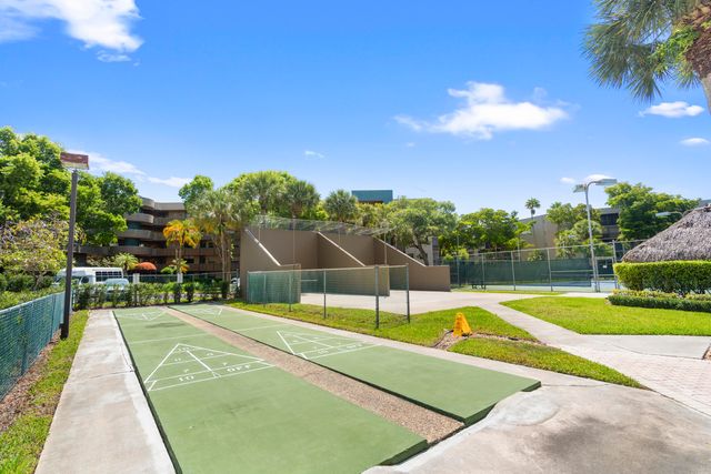 1001 Colony Point Circle, Pembroke Pines, FL 33026