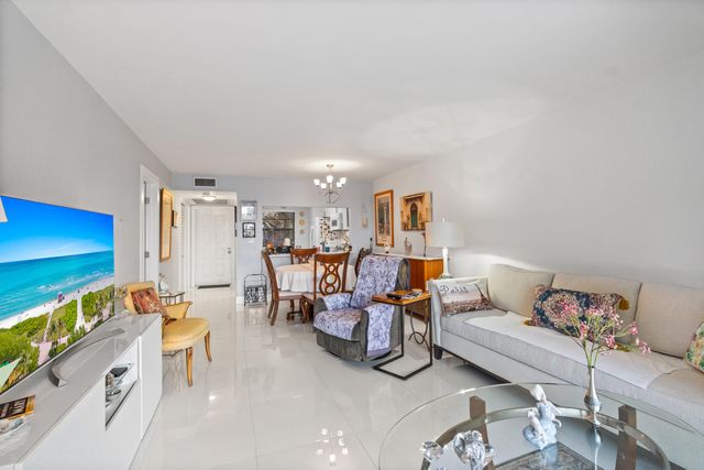 1001 Colony Point Circle, Pembroke Pines, FL 33026