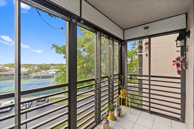 1001 Colony Point Circle, Pembroke Pines, FL 33026