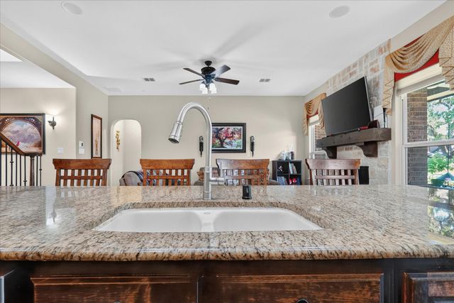 707 Southwind Drive, Arlington, TX 76002