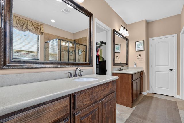 707 Southwind Drive, Arlington, TX 76002