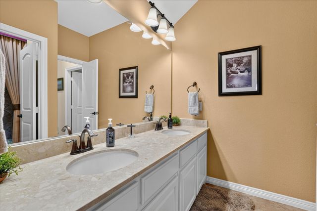 707 Southwind Drive, Arlington, TX 76002