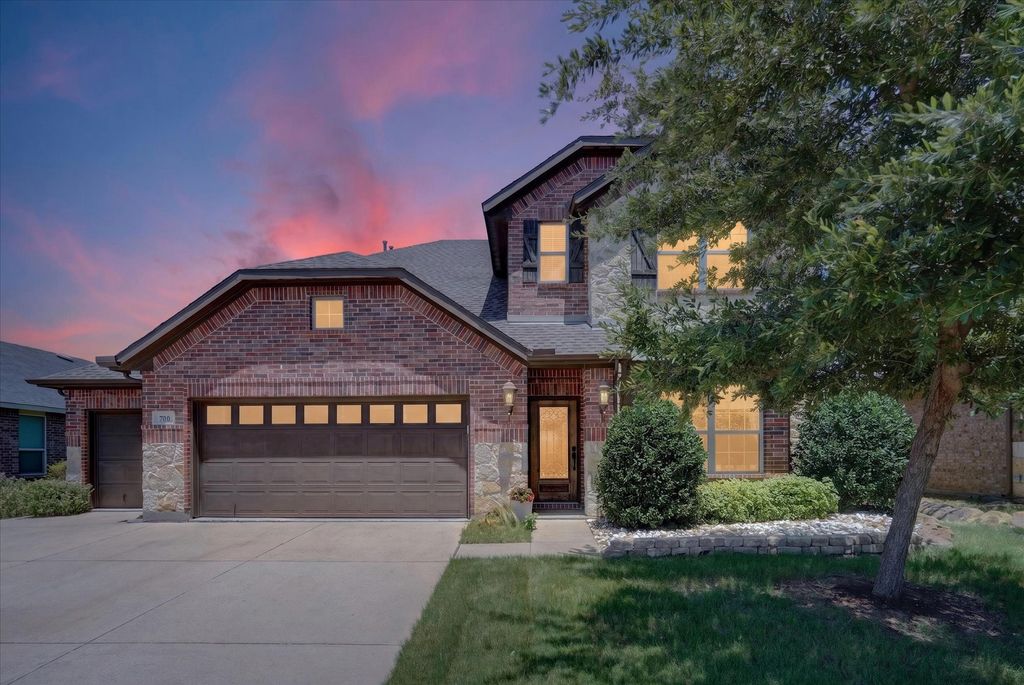 707 Southwind Drive, Arlington, TX 76002