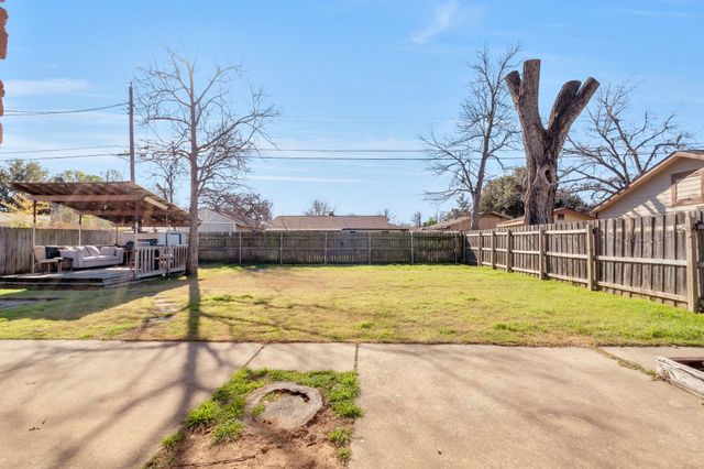 2320 Meadow Lark, Irving, TX 75060