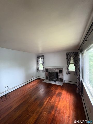 50 Crest Street, New London, CT 06320