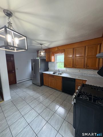 50 Crest Street, New London, CT 06320