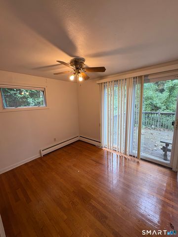 50 Crest Street, New London, CT 06320