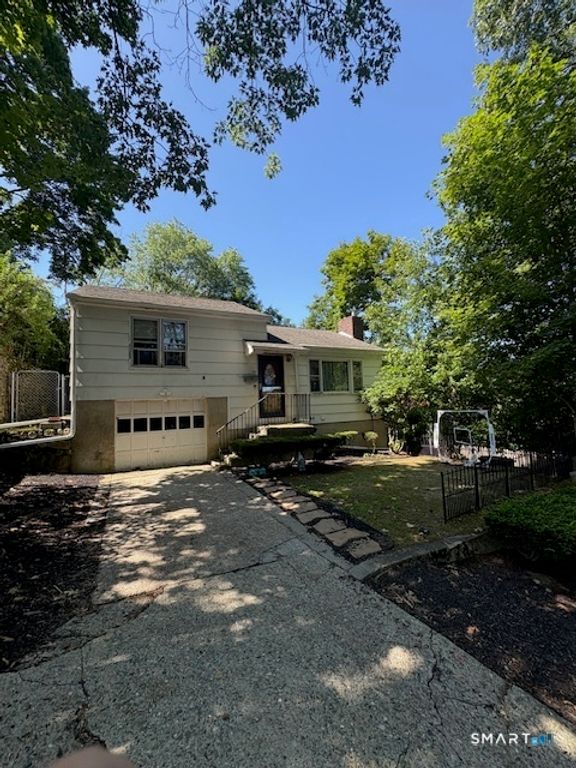 50 Crest Street, New London, CT 06320