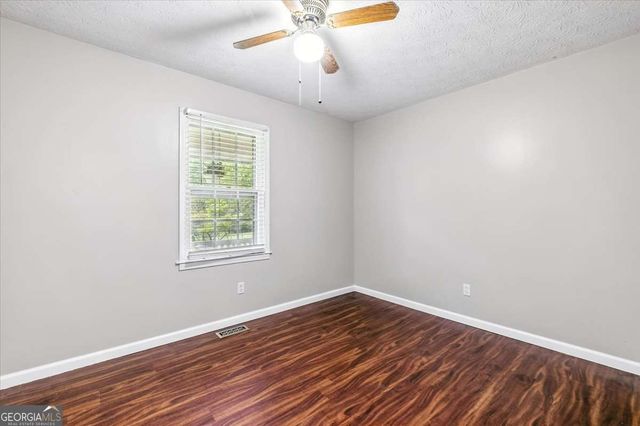 16 Hardin Drive SE, Silver Creek, GA 30173