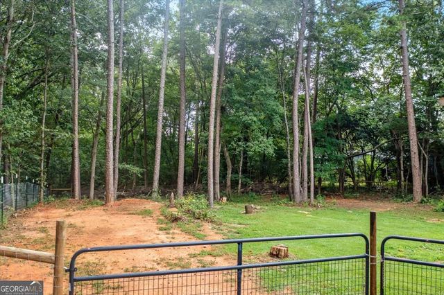 16 Hardin Drive SE, Silver Creek, GA 30173