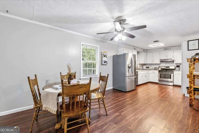 16 Hardin Drive SE, Silver Creek, GA 30173