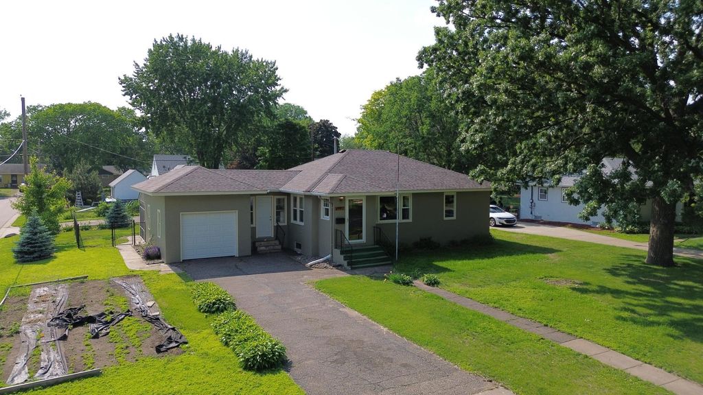 5601 Colfax Avenue N, Brooklyn Center, MN 55430