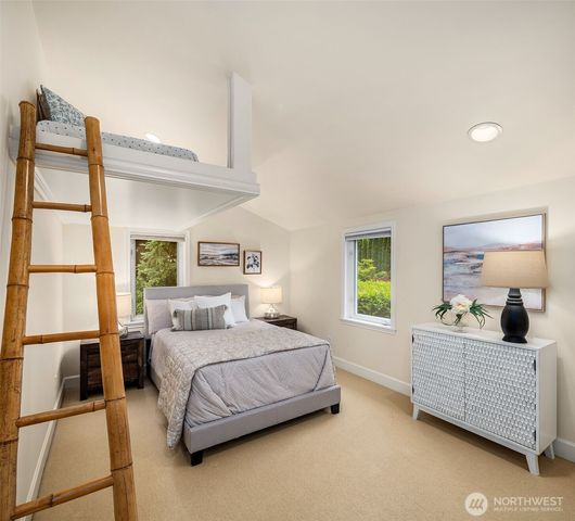 2038 9th Street W, Kirkland, WA 98033