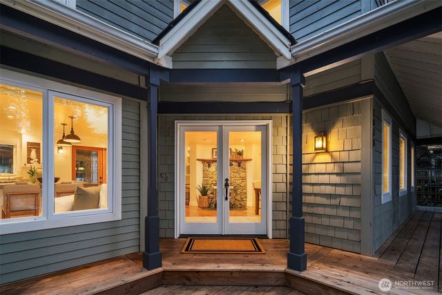 2038 9th Street W, Kirkland, WA 98033