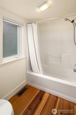 2038 9th Street W, Kirkland, WA 98033