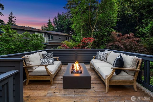 2038 9th Street W, Kirkland, WA 98033