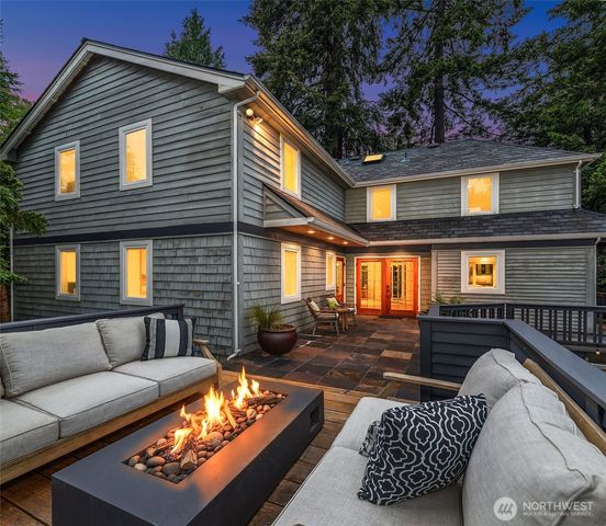 2038 9th Street W, Kirkland, WA 98033