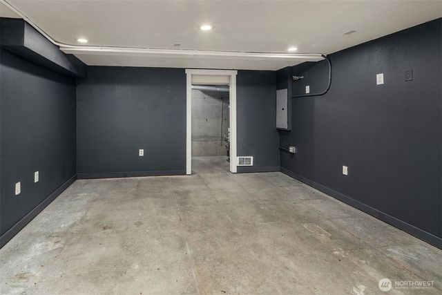2038 9th Street W, Kirkland, WA 98033