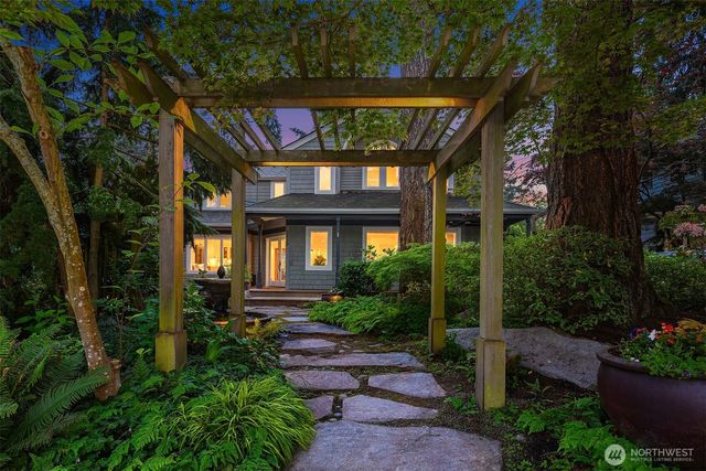 2038 9th Street W, Kirkland, WA 98033
