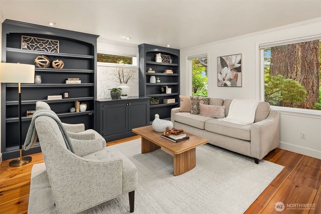 2038 9th Street W, Kirkland, WA 98033