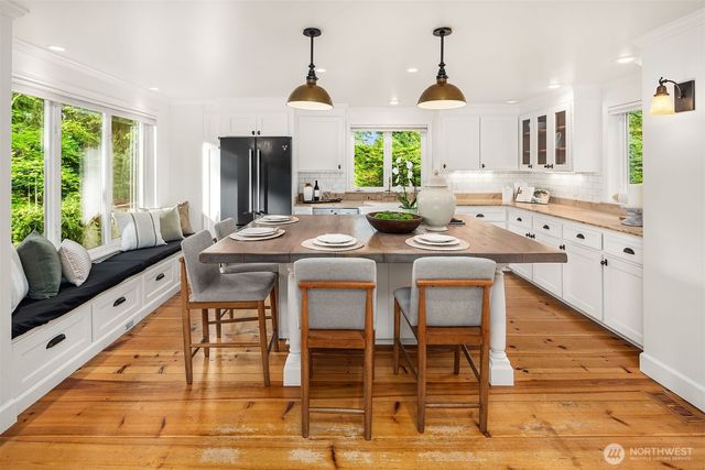 2038 9th Street W, Kirkland, WA 98033
