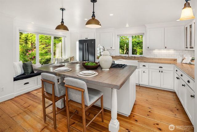 2038 9th Street W, Kirkland, WA 98033
