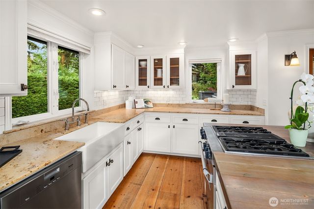 2038 9th Street W, Kirkland, WA 98033