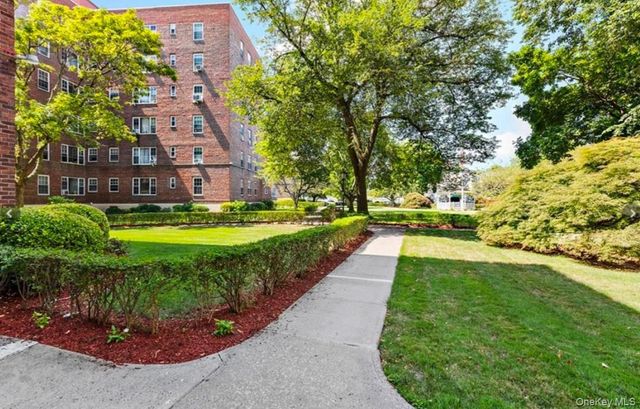 210 Pelham Road 1L, New Rochelle, NY 10805