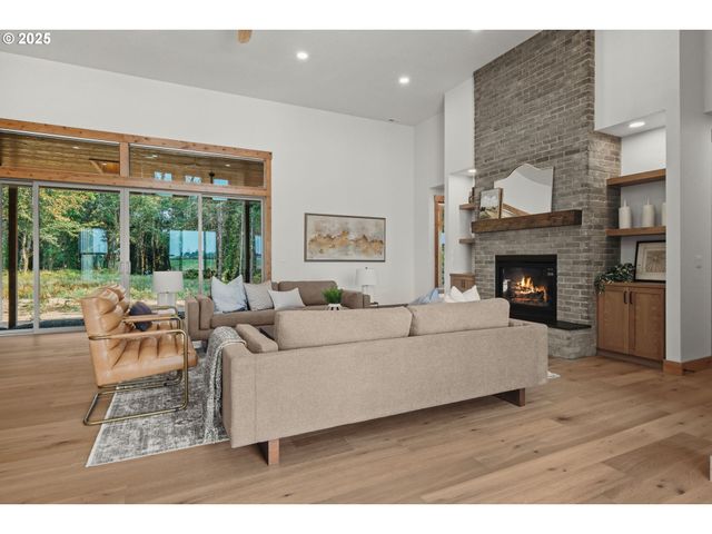 12481 Ne Haven Hill Way, Aurora, OR 97002