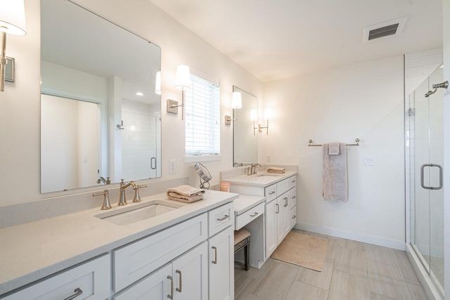 7852 Preserve PARKWAY, Mequon, WI 53097