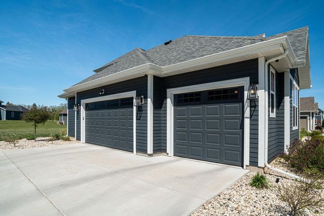 7852 Preserve PARKWAY, Mequon, WI 53097
