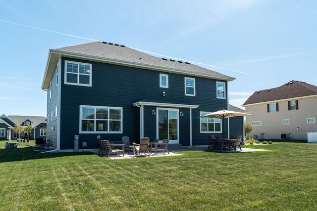 7852 Preserve PARKWAY, Mequon, WI 53097