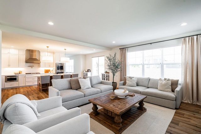 7852 Preserve PARKWAY, Mequon, WI 53097