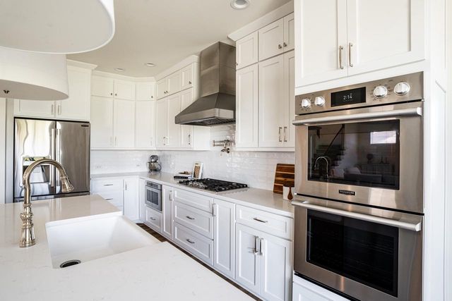 7852 Preserve PARKWAY, Mequon, WI 53097