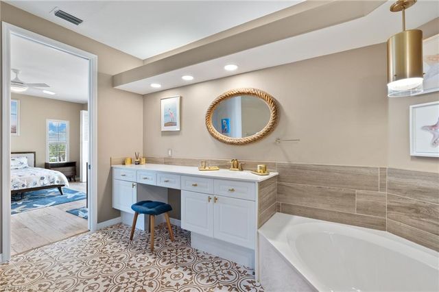 123 Barefoot CIR # 15, Bonita Springs, FL 34134