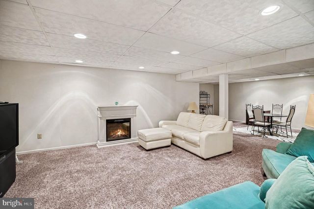 944 HEDGEROW CT, Blue Bell, PA 19422