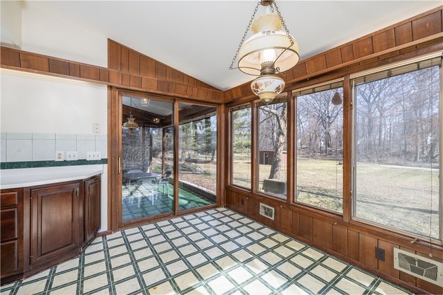 566 Black Walnut Drive, Greece, NY 14615