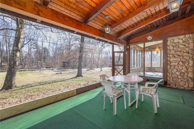 566 Black Walnut Drive, Greece, NY 14615