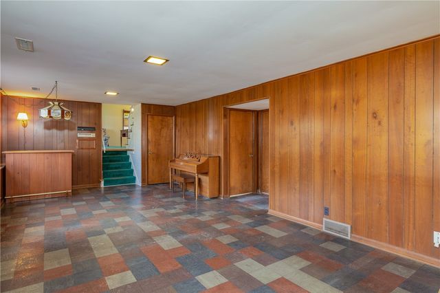 566 Black Walnut Drive, Greece, NY 14615