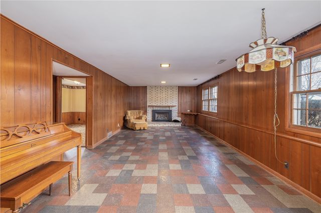 566 Black Walnut Drive, Greece, NY 14615