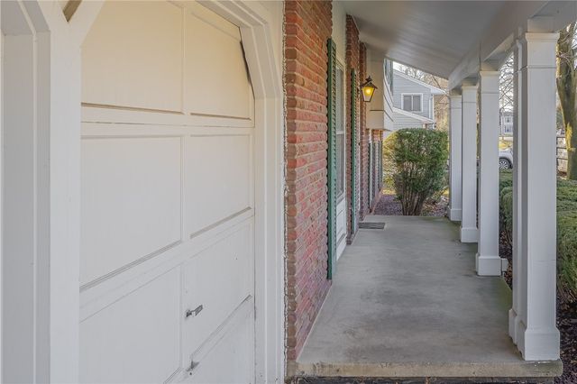 566 Black Walnut Drive, Greece, NY 14615