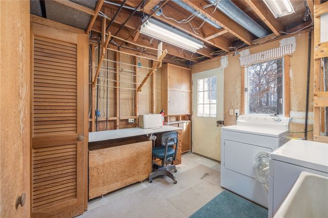 566 Black Walnut Drive, Greece, NY 14615