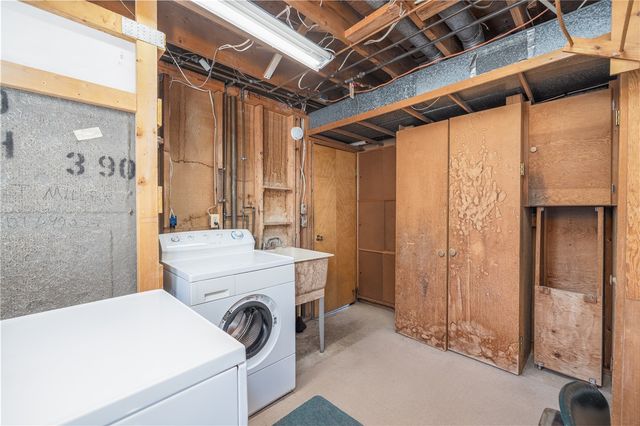 566 Black Walnut Drive, Greece, NY 14615